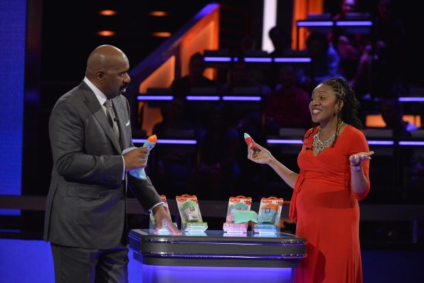 STEVE HARVEY’S FUNDERDOME - "Episode 102" - The seed-funding competition reality series "Steve Harvey's FUNDERDOME," featuring two aspiring inventors going head-to-head to win over a live studio audience to fund their ideas, products or companies, airs SUNDAY, JULY 30 (9:00-10:00 p.m. EDT), on The ABC Television Network. (ABC/Lisa Rose) STEVE HARVEY, TARA DARNLEY (YUMMY MITT TEETHING MITTEN)