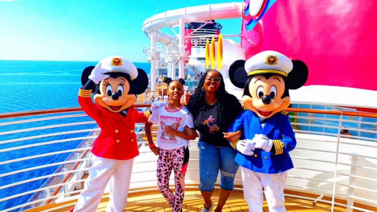 Christmas Disney Cruise-Bogle Family — Travel With Nikki