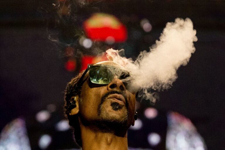 Snoop Dogg Shocks Fans with Smoke-Free Declaration