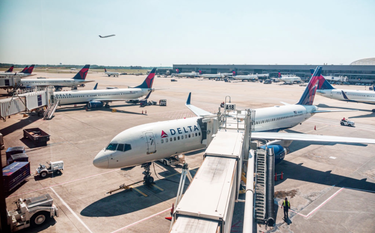 Delta se une a otras aerolíneas para aumentar los precios del equipaje facturado