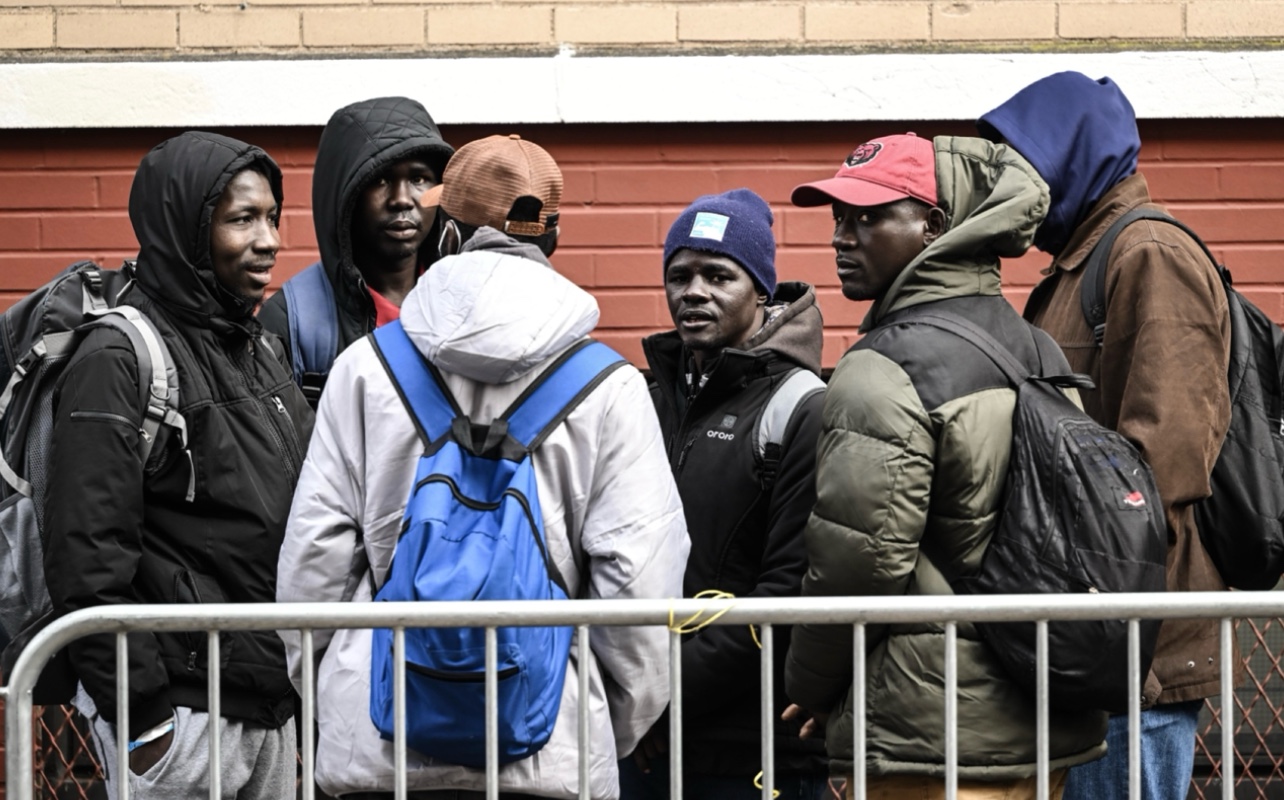El sistema de refugios de Nueva York es criticado por discriminar a los inmigrantes negros