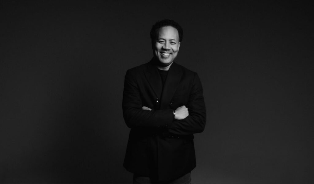 Chris White, Complex