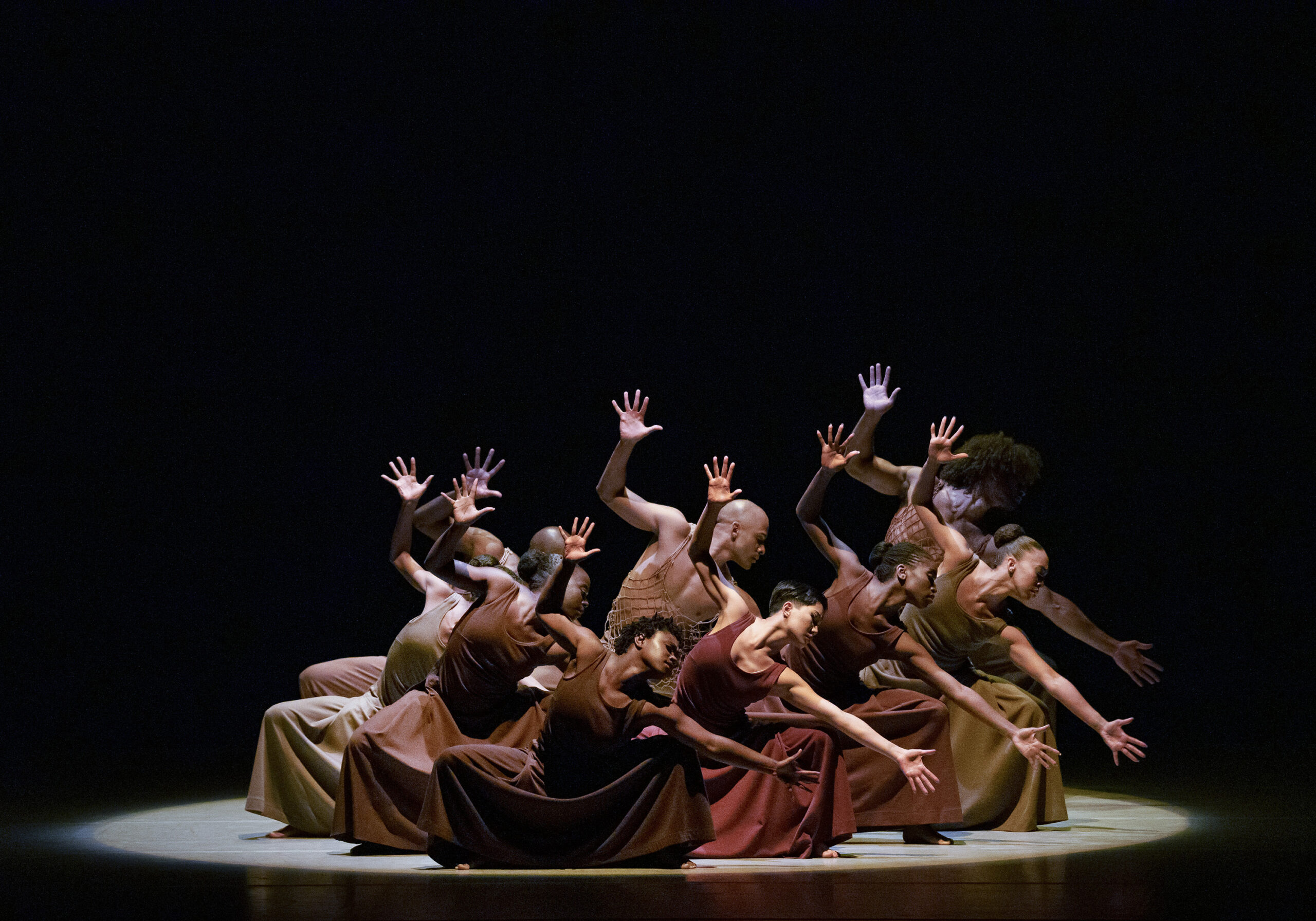 アート・デザイン・音楽 ALVIN AILEY AMERICAN DANCE THEATER 1984 Alvin Ailey Theater Receives $10 Million Endowment